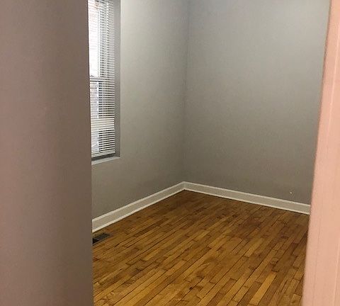 4th image of 1029 N Wood St #1