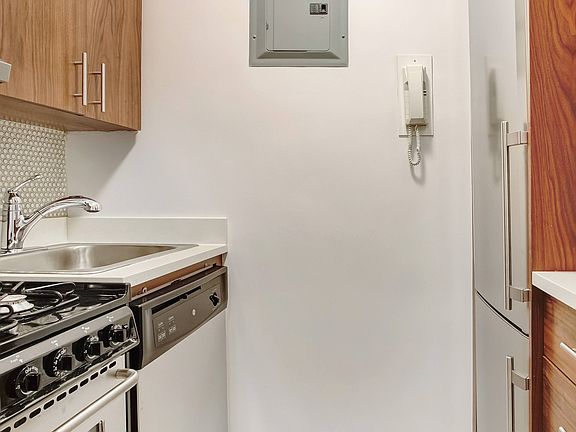 5th image of 120 E 34th St APT 3m