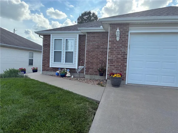 3004 Prairie View Dr, Harrisonville, MO 64701