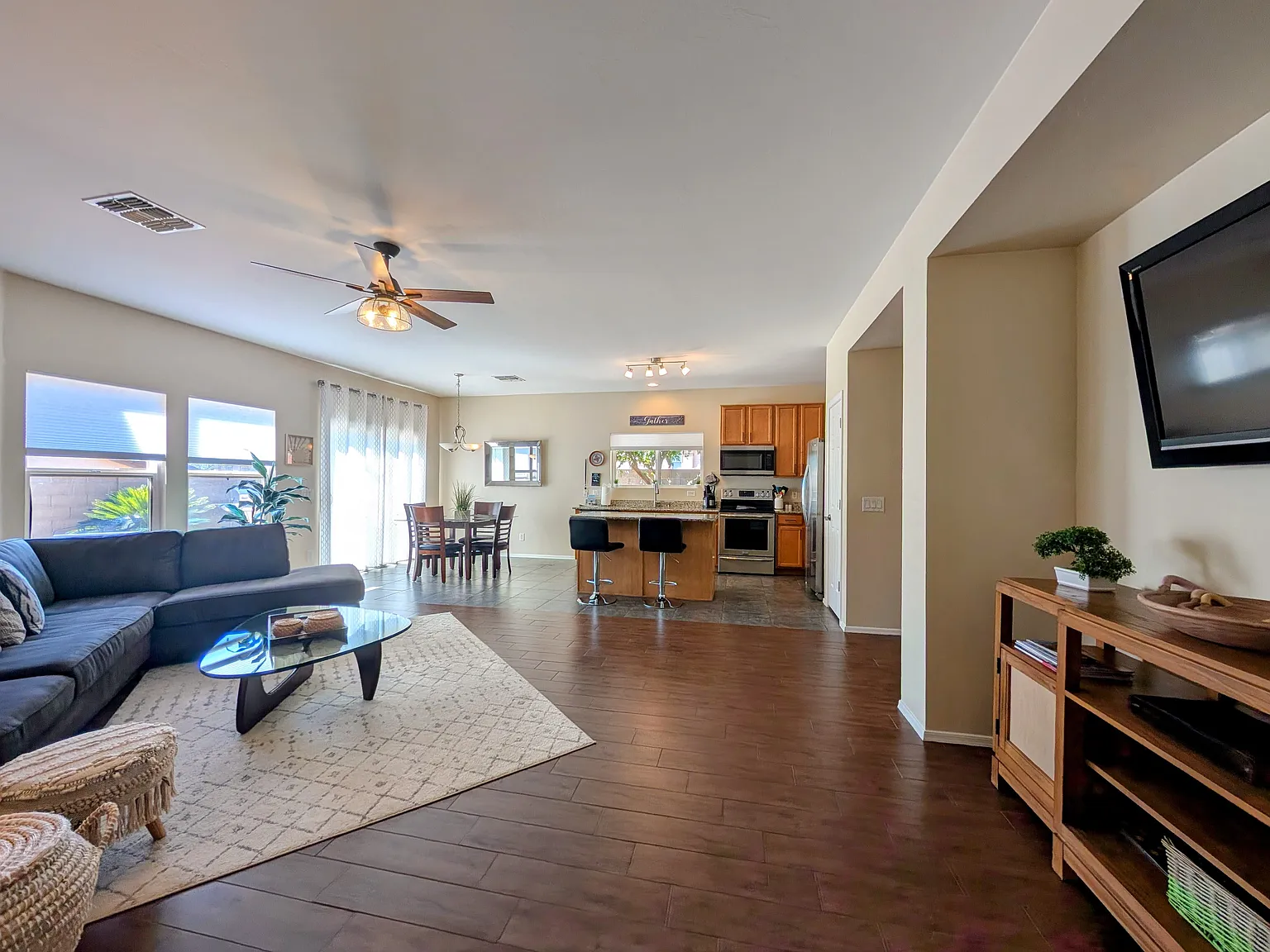 653 W Tanner Robert Pl — Photo 1