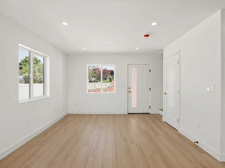 11502 Valjean Ave #1/2 — Photo 17