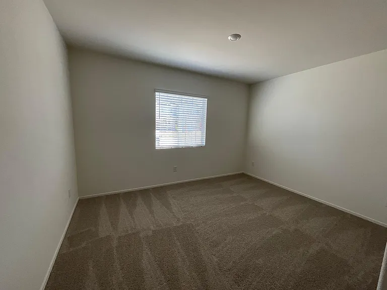 1370 Monument St — Photo 3