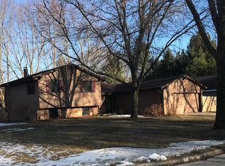 605 Rolling Green Dr, Green Bay, WI 54313