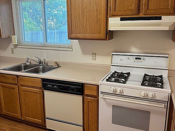 5th image of 1374 W 1800th St N