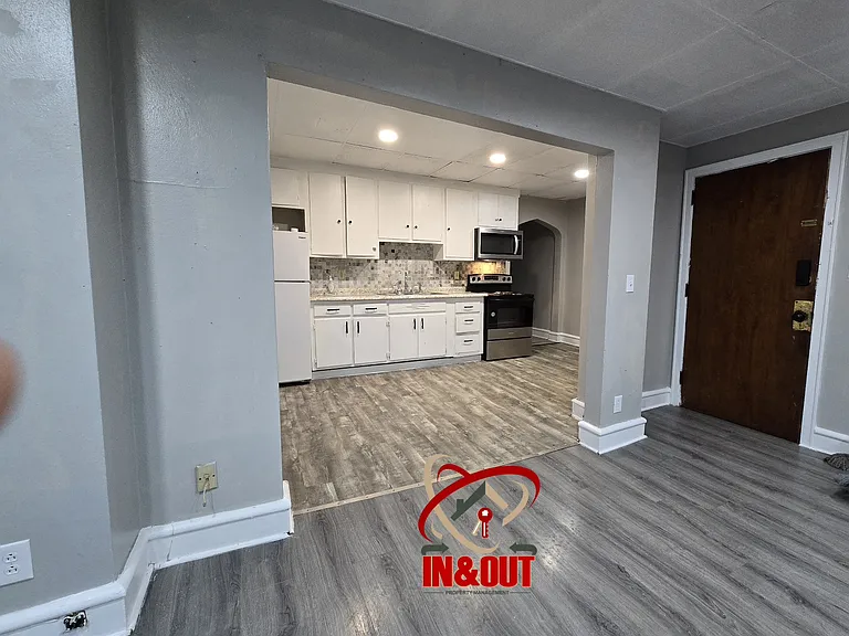 205 Monroe St #3 — Photo 3