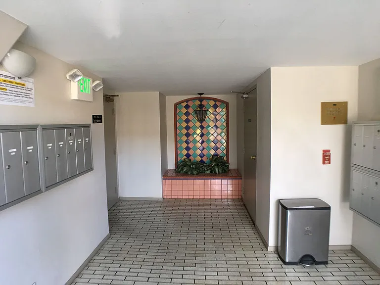 4513 Woodman Ave. — Photo 9