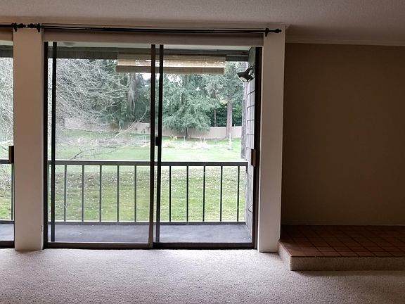 4th image of 6051 137th Ave NE APT 327