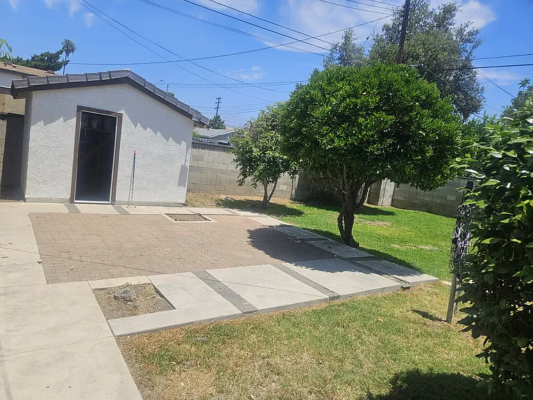 Fowler Ave — Photo 11