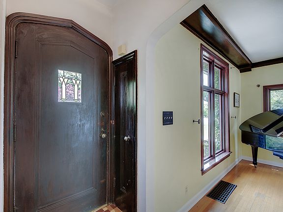 4th image of 6060 N Park Ave