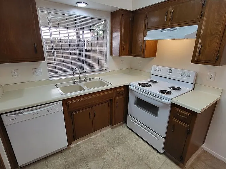 6300 Spice Way — Photo 10
