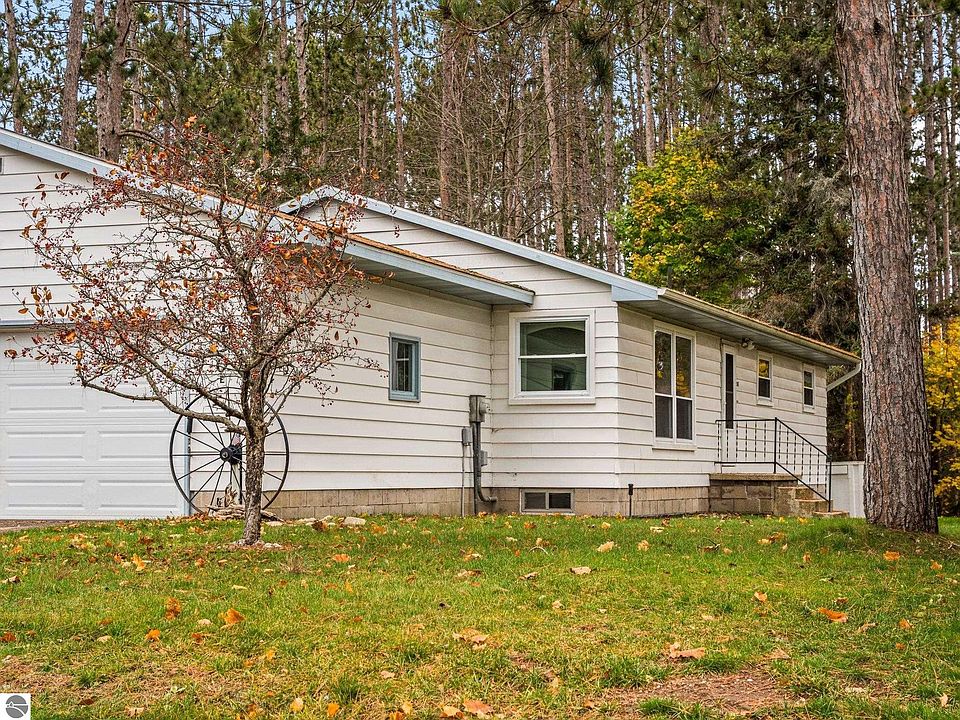 130 E Adelbert St, Mesick, MI 49668 Zillow