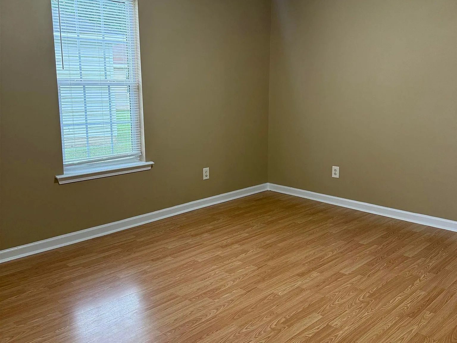 3 bed, 2.0 bath, 1266 sqft, $1,500 — Photo 3