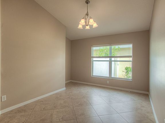 4th image of 4253 Balmoral Ct