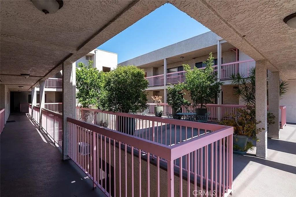 2 bed, 2.0 bath, 996 sqft, $3,400 — Photo 4