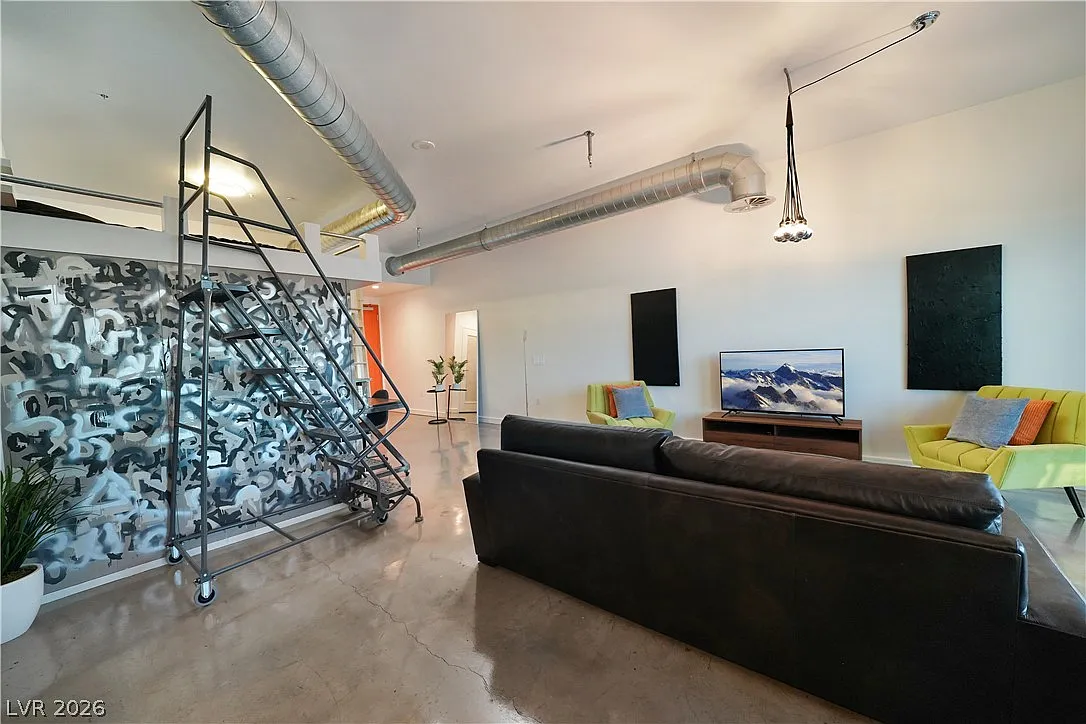 Newport Lofts — Photo 2