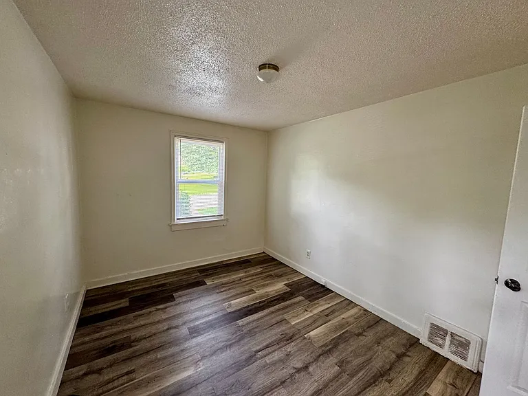 4533 Stivers St — Photo 9