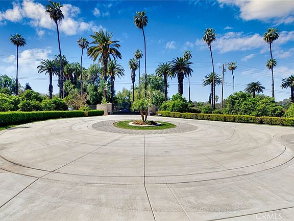 2nd image of 2085 Gratton St