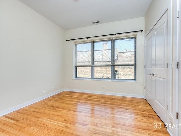 5th image of 2417 W Erie St Unit 202