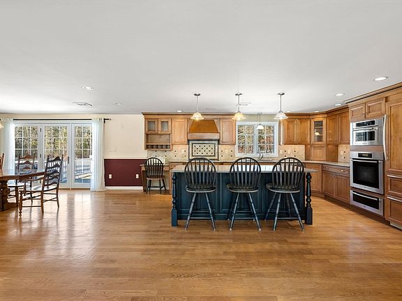 4th image of 361 County Rd