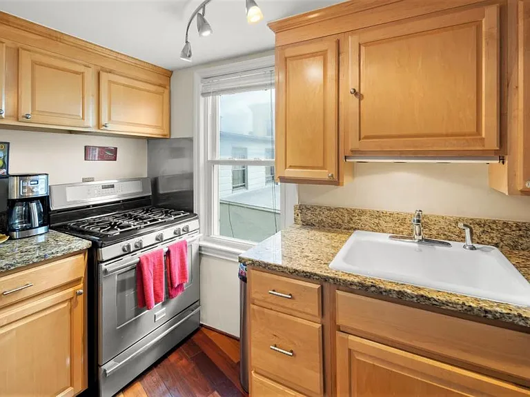 311 A St NE #2 — Photo 10