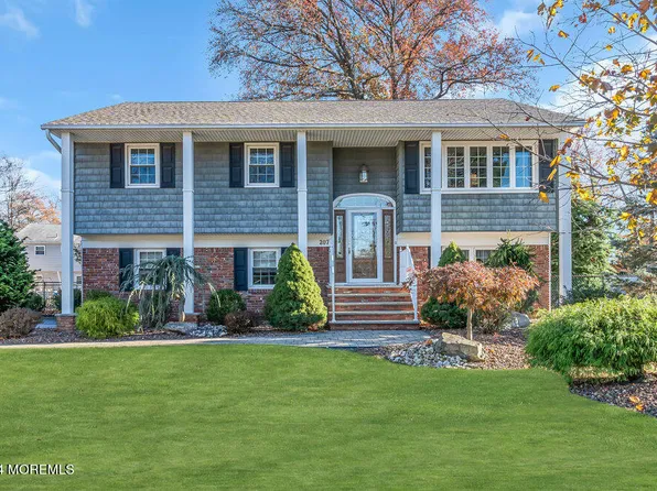207 Maxum Court, Middletown, NJ 07748