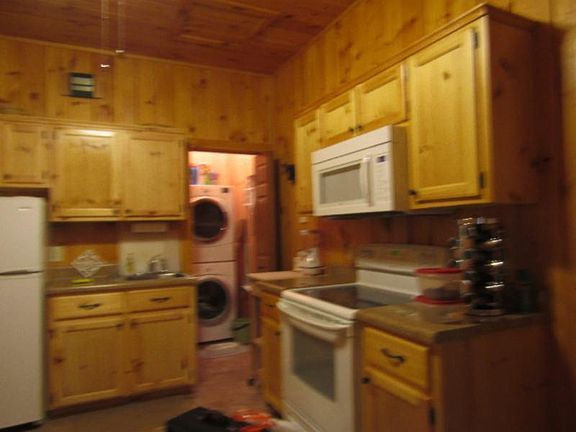 5th image of 579 Evergreen Ln