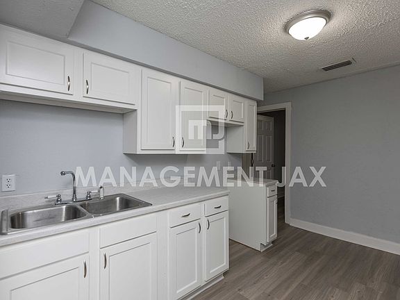 4th image of 1560 W 17th St