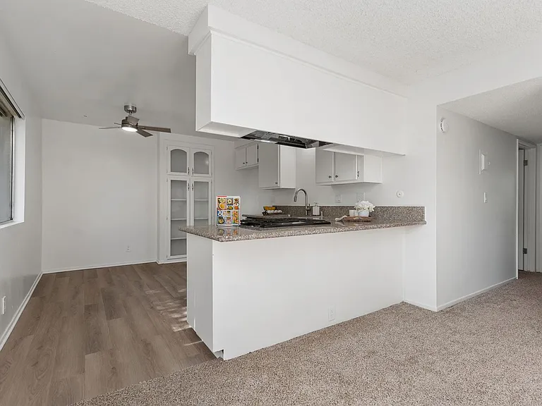 Sutter's Mill Apartments — Photo 33