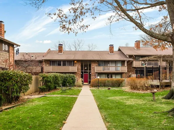 8734 Metcalf Ave APT 104B, Overland Park, KS 66212