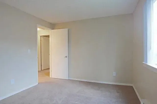 Somerset West Apartments — Photo 60