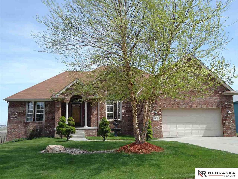 1st image of 703 Castle Pine Dr