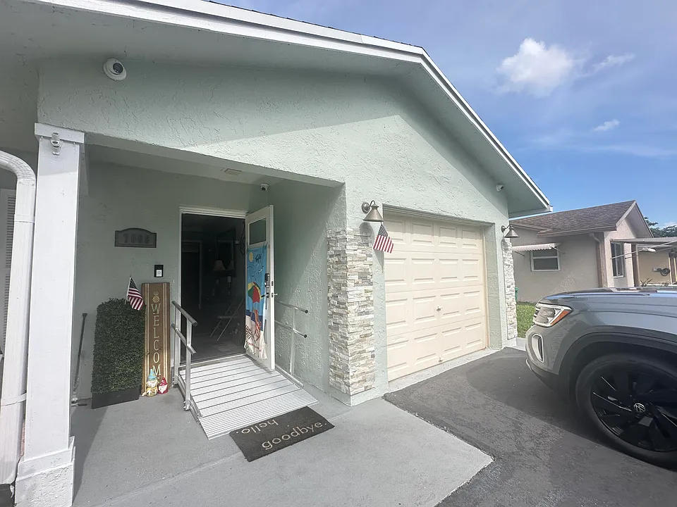 7008 NW 99th Ave