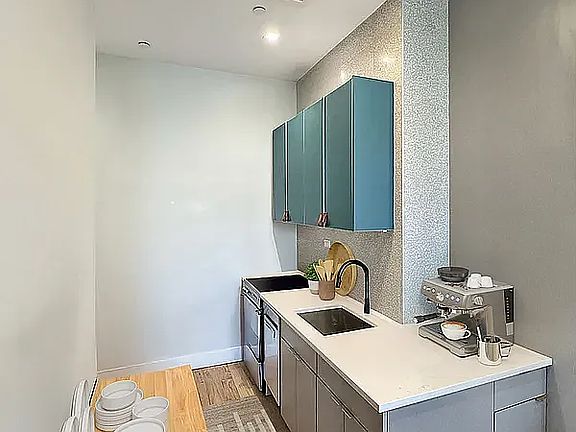 3rd image of 725 Metropolitan Ave Unit 1F