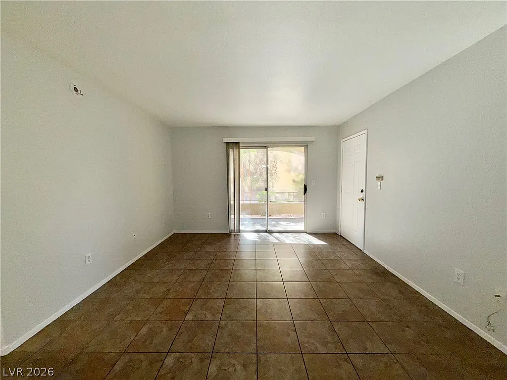 2 bed, 2.0 bath, 934 sqft, $1,375 — Photo 4
