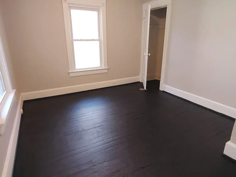 235 Sexton St — Photo 2