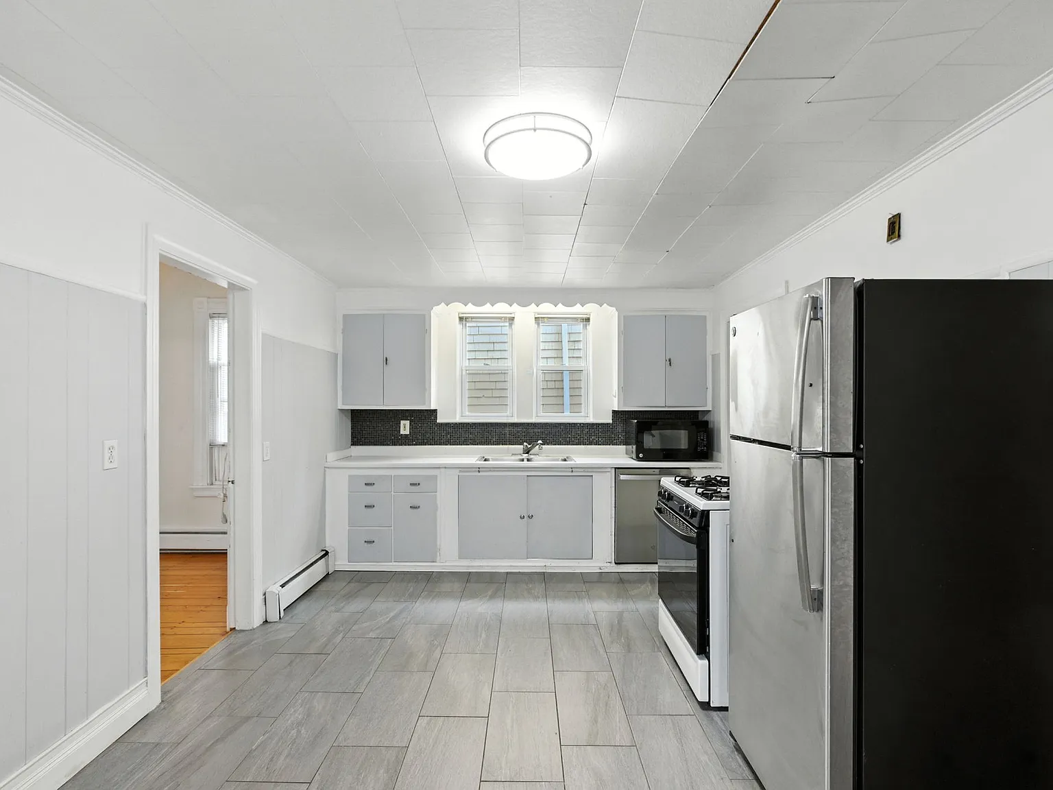2 bed, 1900 sqft, $2,800 — Photo 2