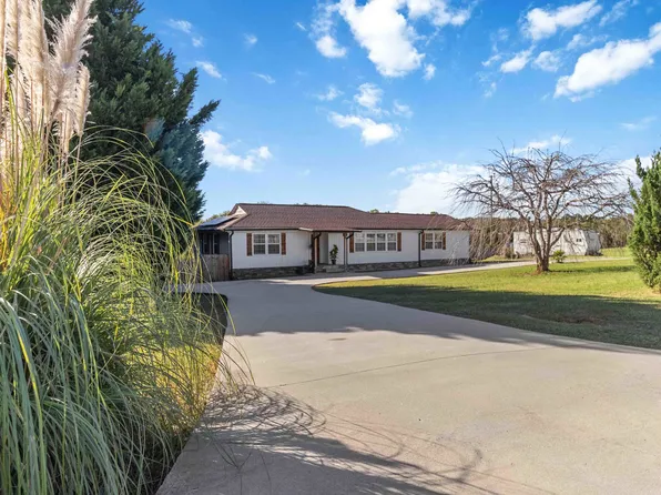 318 Wilkins Rd, Campobello, SC 29322