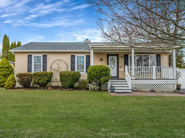 13 Adobe Drive, Shirley, NY 11967