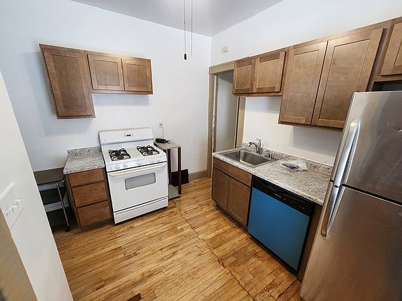 2nd image of 2714 N Oakland Ave