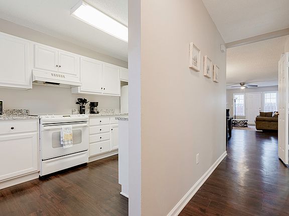3rd image of 13 Heritage Village Ln