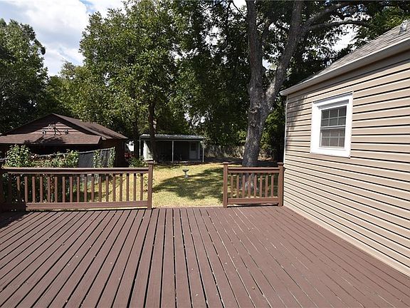 4th image of 1217 Park Dr