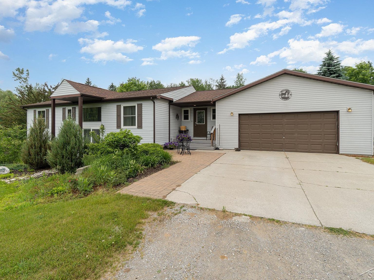 2863 E Bombay Rd, Midland, MI 48642 Zillow