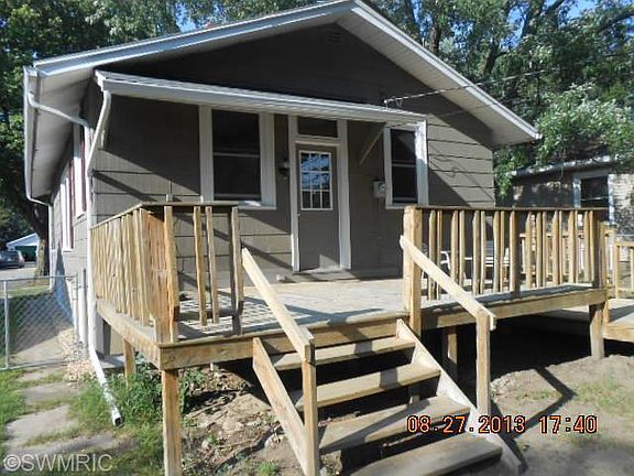 3rd image of 1526 Clarendon Ave