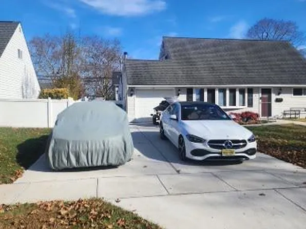 42 Kentucky Ln, Levittown, PA 19055