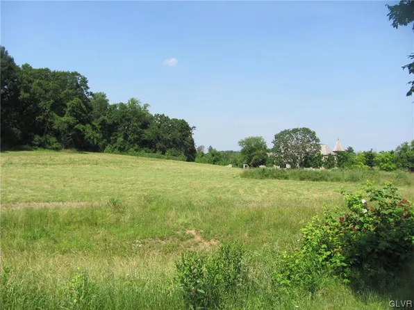 2216 N Melrose Ave, Bethlehem, PA 18015