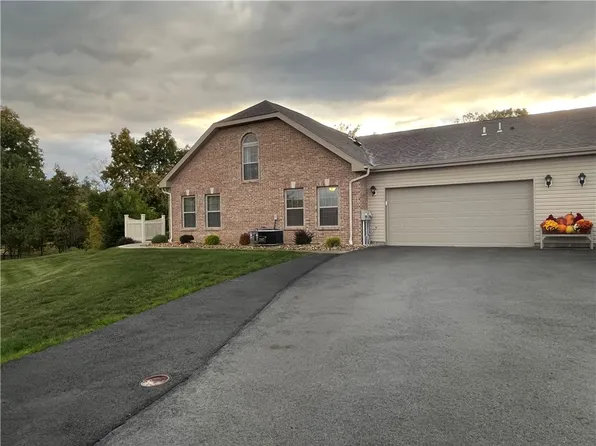 2062 Lake View Dr, Belle Vernon, PA 15012