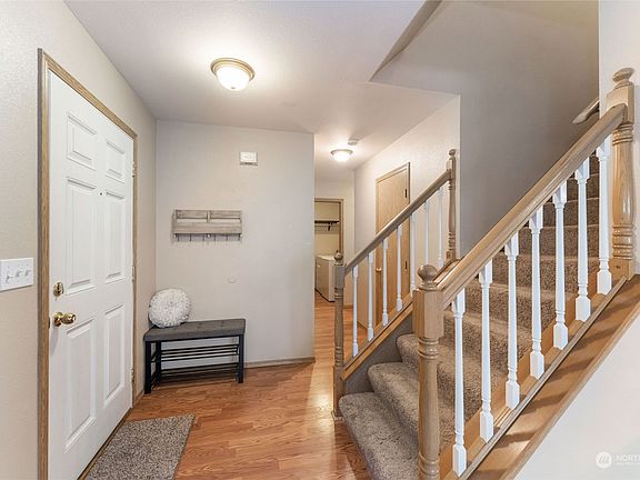 3rd image of 5679 Gateway Ln NE