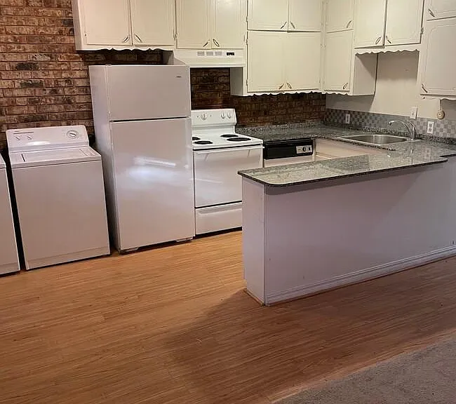 970 W Berry St #1 — Photo 1