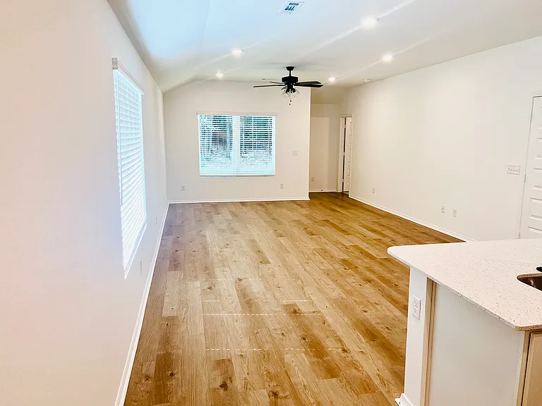144 Jonathan Dr — Photo 6