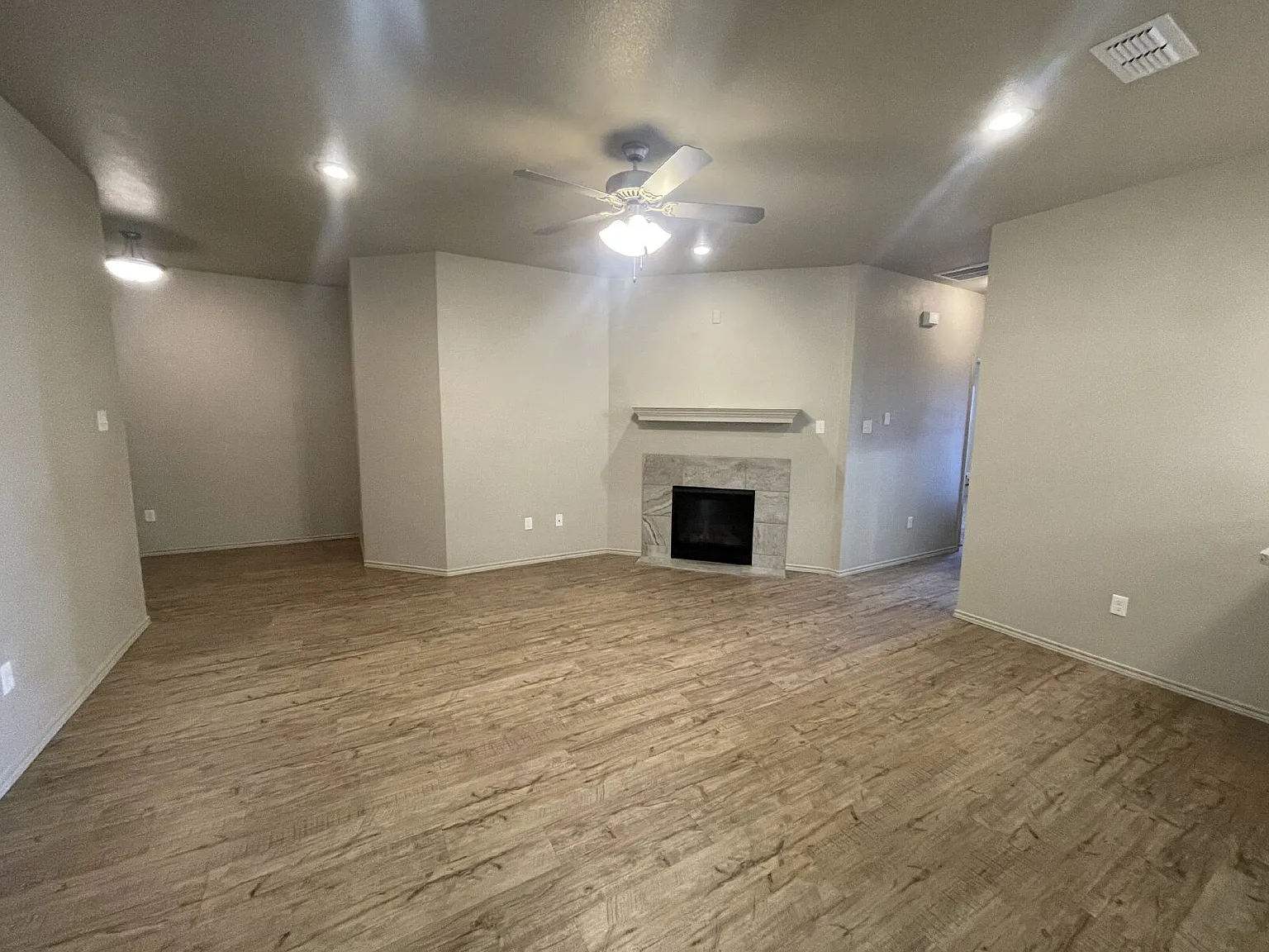 3 bed, 2.0 bath, 1500 sqft, $1,550 — Photo 2
